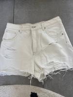 H&M Jeans Shorts creme weiß Gr. 42 leichte Risse NEU Hessen - Glauburg Vorschau