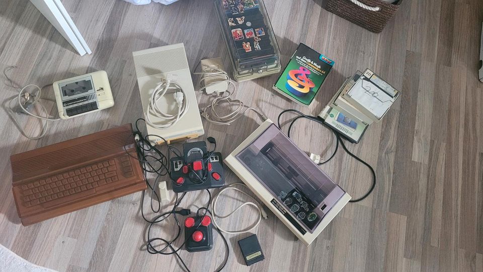 Sammlerstück C64 mit viel Zubehör in Duisburg