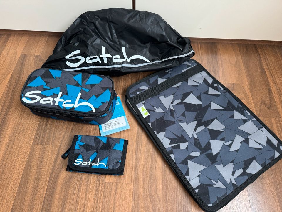 Satch Schulrucksack blau 6 Monate alt mit viel Zubehör in Herne