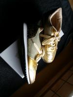 Sneaker gold Gr. 38 ( fällt wie 37. 5 aus) Hessen - Selters Vorschau