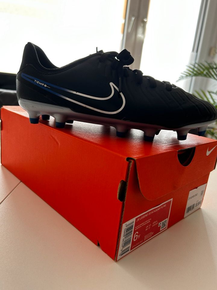 Fußballschuhe Gr. 38,5 / Nike JR Legend 10 Academy FG/MG in Hildesheim