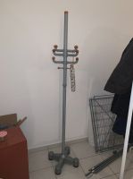 The coat stand / hanger is very strong and sturdy. Simple and fun Hessen - Oberursel (Taunus) Vorschau