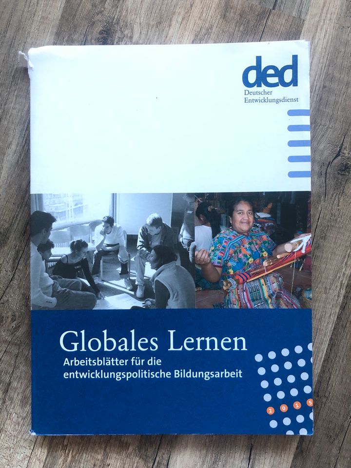 Material und Weltkarte Globales Lernen in Karlsruhe