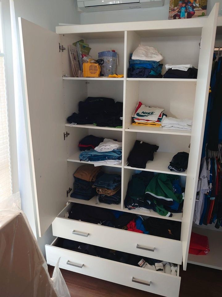 Kinderzimmer: Paidi Hochbett, Kleiderschrank und kleiner Schrank in Hockenheim