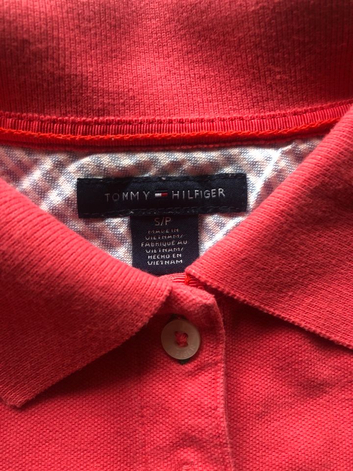 Poloshirt T-Shirt Gr. S Tommy Hilfiger in Bad Aibling