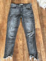 Coole Crop Jeans von Zara Skinny in used grau - Gr. 38 Hessen - Münzenberg Vorschau