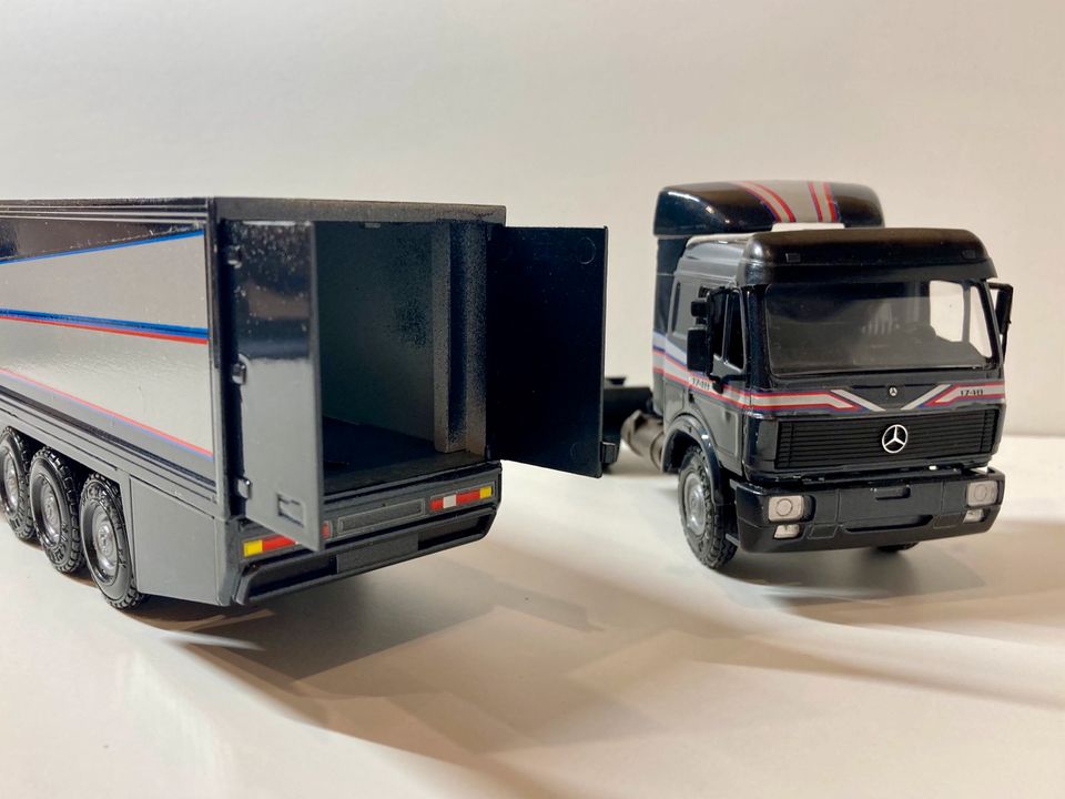 Mercedes Benz Actros Sattelzug Modellauto NZG 1:43 in Döbern