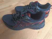 Asics Laufschuh NEU 42 bzw. 7 1/2 schwarz rot Kr. München - Haar Vorschau