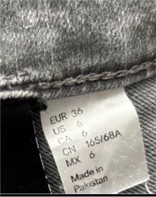 H&M Jeansshorts Shorts für Damen Gr.36 in sehr gutem Zustand in Düsseldorf