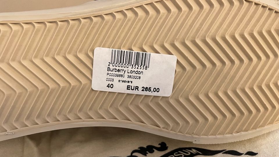 Burberry Sneaker Echt Leder neu mit Karton Sommerschuh Gr. 40 in Saarbrücken