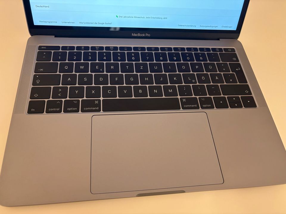Apple MacBook Pro 2017 Spacegrau 13“ Zoll 128 GB OVP Zubehör in Berlin