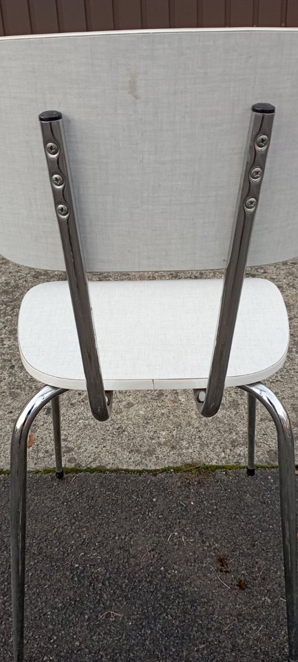 alter weißer Stuhl Küchenstuhl Vintage Retro 50 er Jahre Resopal in Einbeck