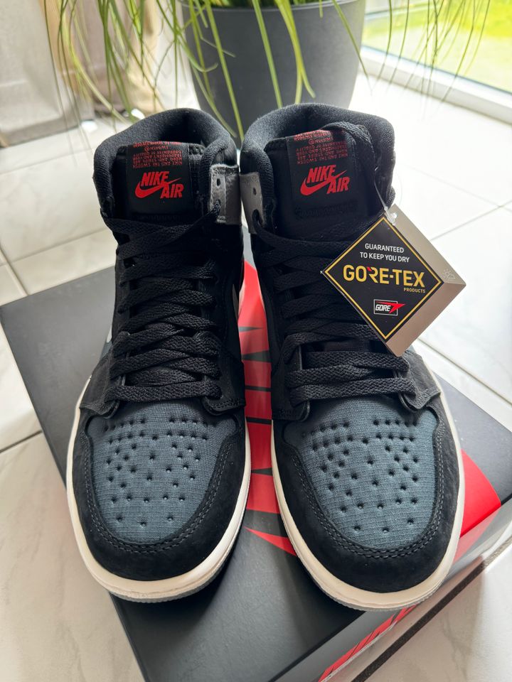 NIKE AIR JORDAN 1   ELEMENT BLACK/CHILE RED-PARTICLE GREY   GORE- in Essen