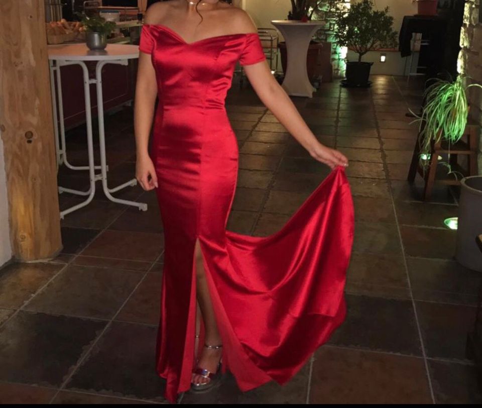 Abendkleid Sima couture rot mit Schlitz und Schleppe in Saarland - Schmelz  | eBay Kleinanzeigen ist jetzt Kleinanzeigen