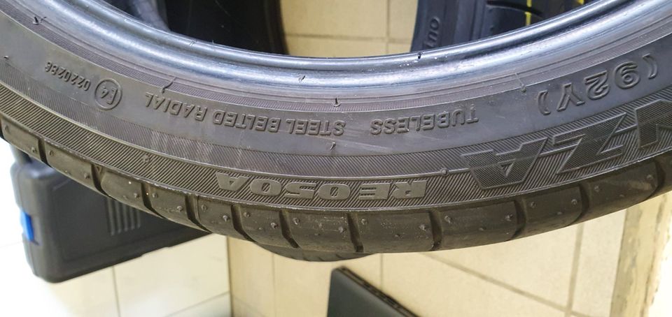 2x 235/40 R19 92Y Bridgestone Potzena RE050A 5mm in Hallbergmoos