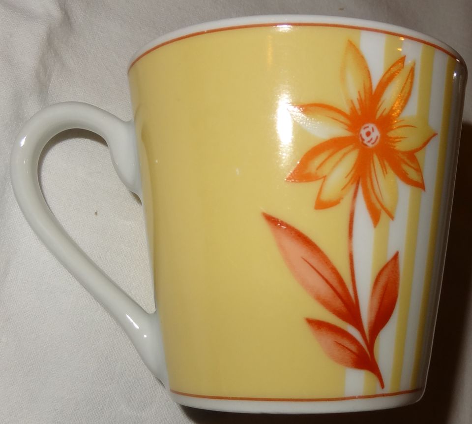 C Van Well Tasse Kaffeetasse Porzellan gelb Blumendekor H 7,7   6 in Urbar