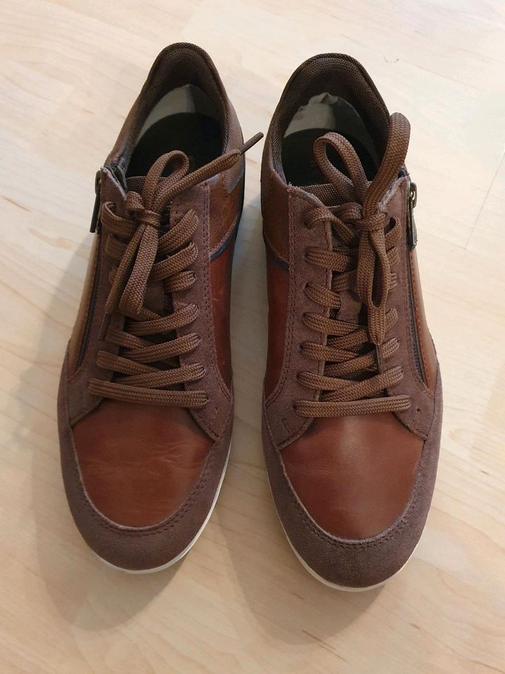 Ungetragene Geox Echtleder Sneaker braun Gr. 40 in Stuttgart