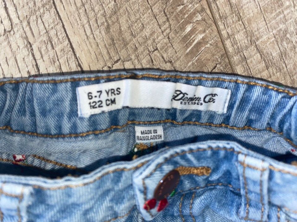 Jeans kurze Hose Gr 122 Denim Co in Östringen