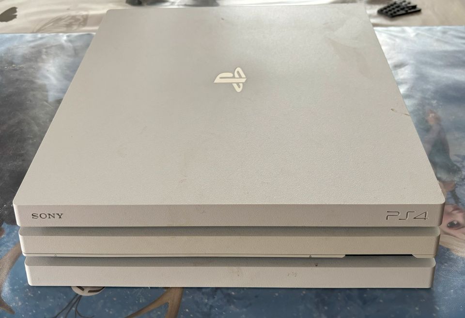 PS4 pro 1TB in Berlin