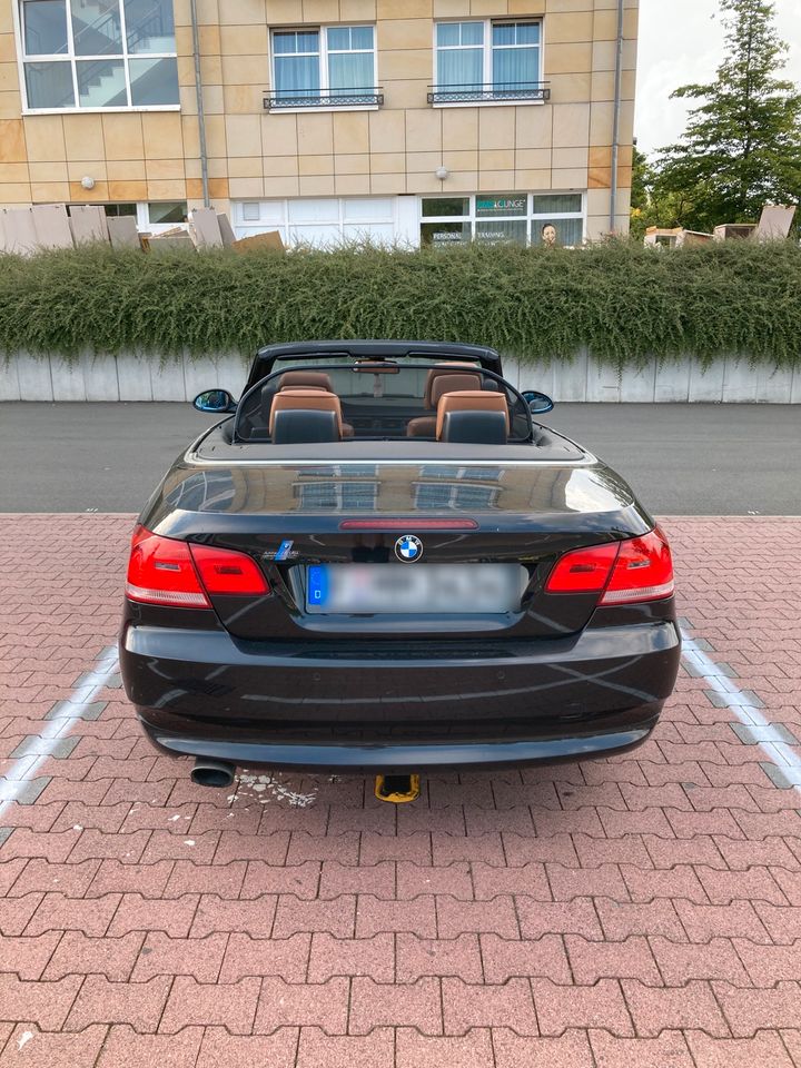 BMW 320i Cabrio in M Optik e93 in Frankfurt am Main
