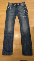 Desigual Jeans mit Blumenapplikation , Gr. 28 Sachsen - Chemnitz Vorschau