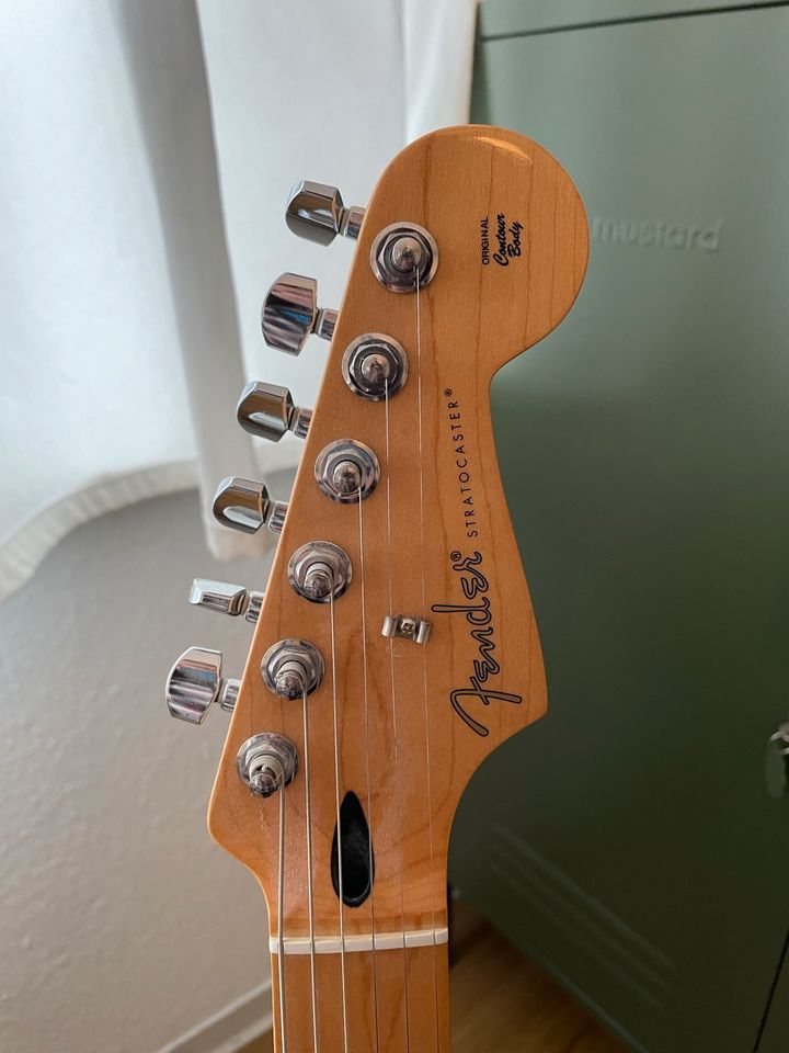 Fender Player Series Strat HSS MN PWT in Reinbek