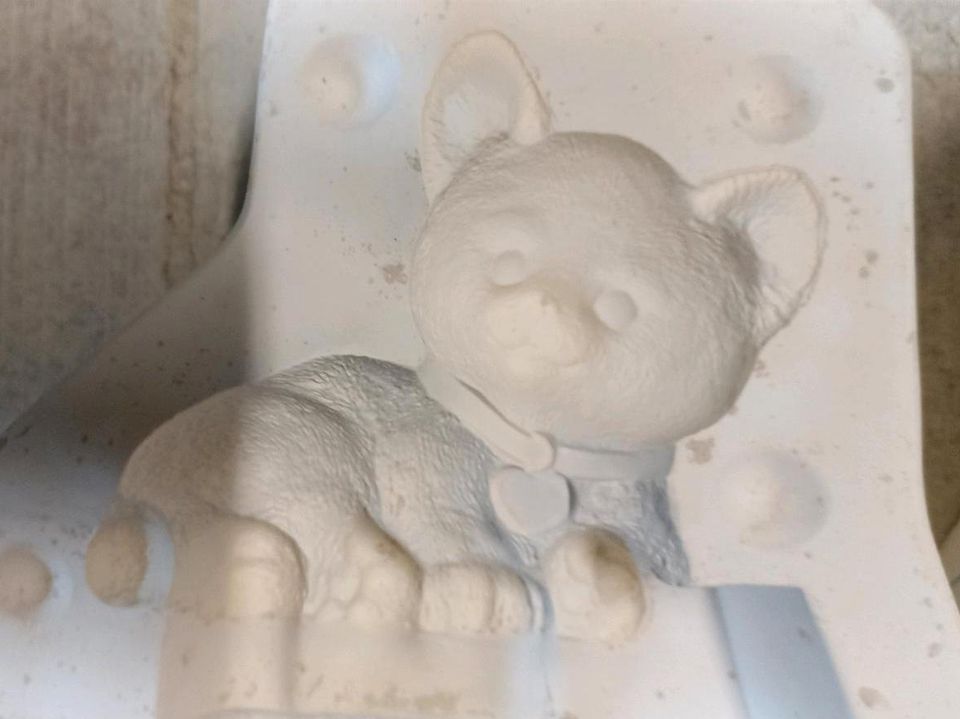 Giessform Keramik niedliche Katze liegend in Dessau-Roßlau
