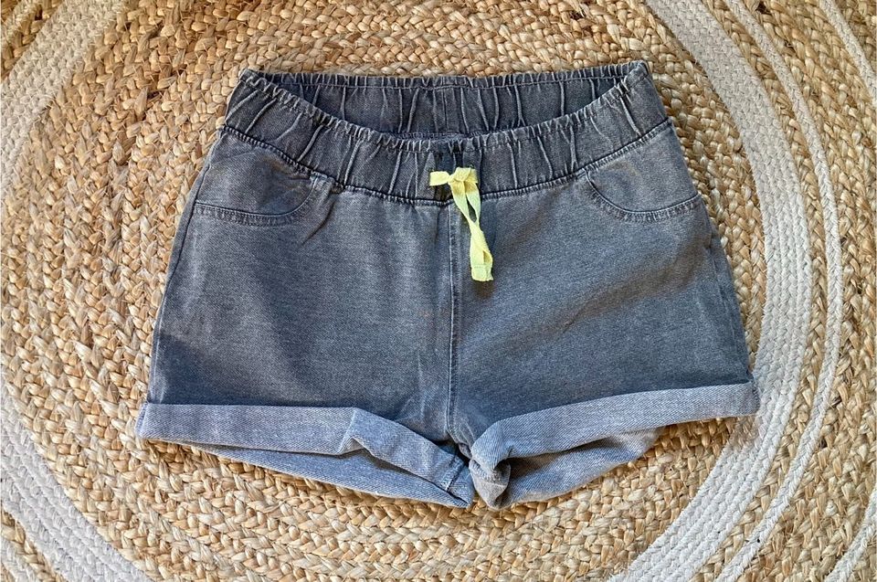 Wie neu: tolle Shorts,kurze Hose Gr.152 in Wedel