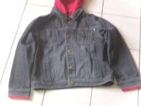 Jeansjacke mit Kapuze schwarz/rot Gr.122 Bayern - Creußen Vorschau