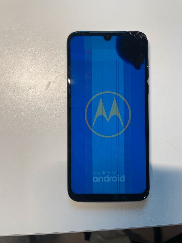 Motorola g8 plus rot 64 gb defekt inkl. Hülle in Siegen