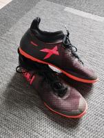 Adidas techfit Turnschuhe Hallen- Fußballturnschuhe Gr.42 US 9 Hessen - Lollar Vorschau