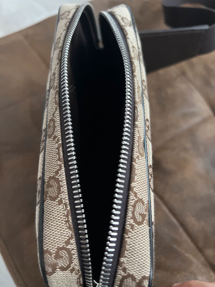 Gucci Umhängetasche Original Supreme Canvas in Traubenmühle