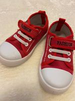 Kinderschuhe Sneaker Gr. 23 - Super Zustand - Farbe: Rot Weiß Brandenburg - Falkensee Vorschau