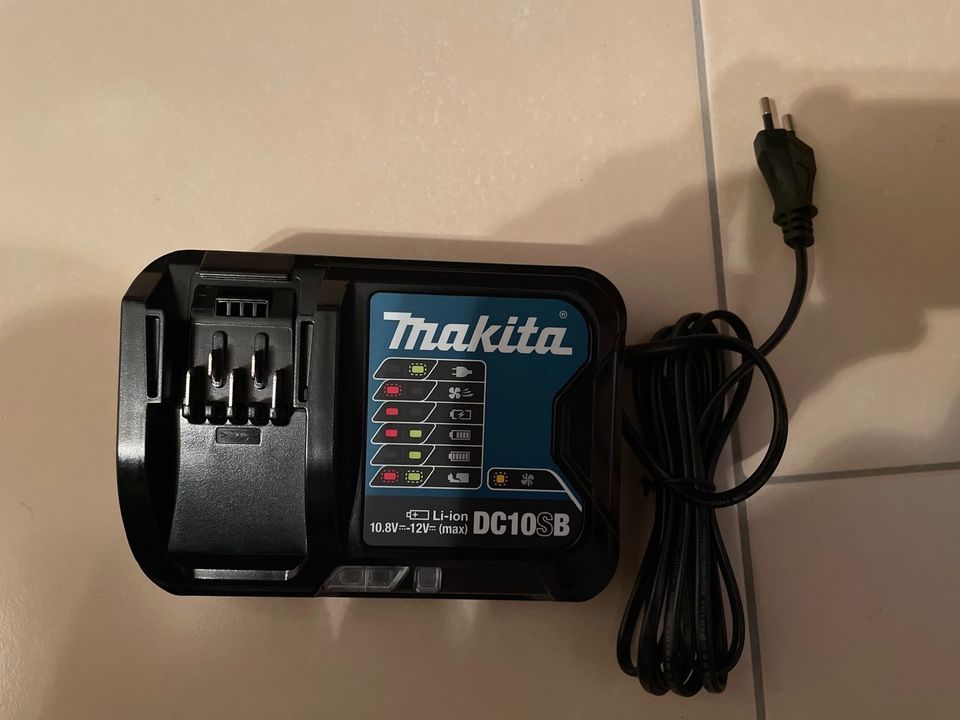 Original Makita DC10 SB Schnellladegerät Ladegerät neu in Neureichenau