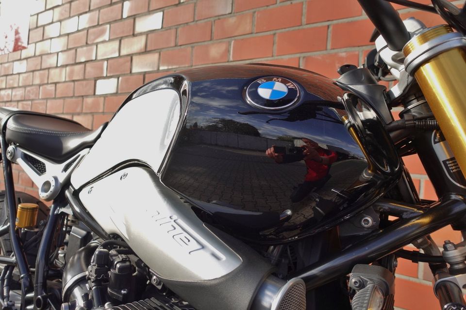 BMW R nine T / Racetec Fahrwerk / Akra / Scheckheft in Viersen