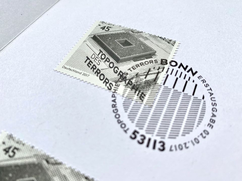 Briefmarke Ersttagsstempel Präsentkarte — Topographie des Terrors in Berlin