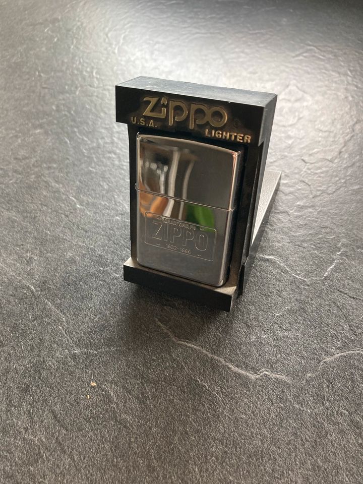 Original Zippo Feuerzeug aus dem Jahr 2000 in Heilsbronn