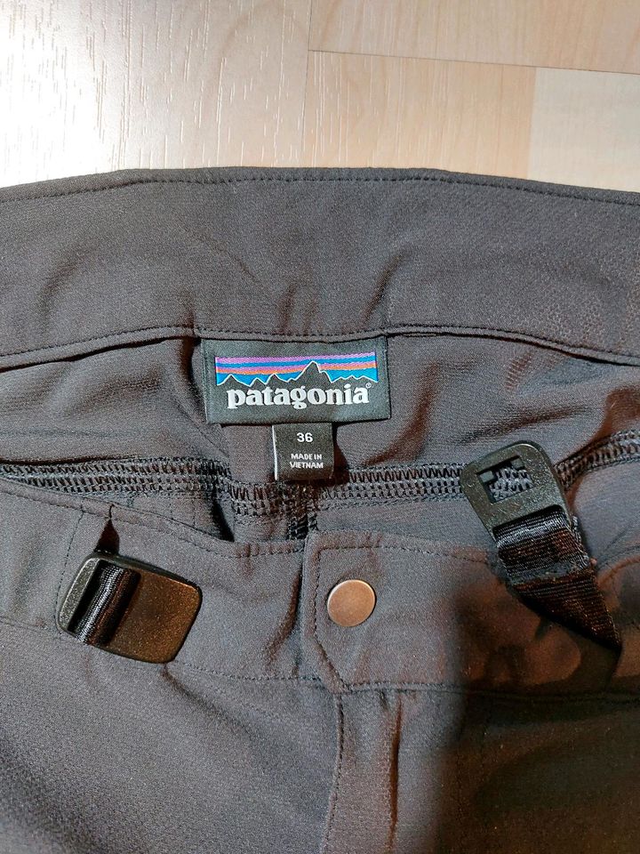 Patagonia Altvia Pant Men Schwarz in Deggendorf