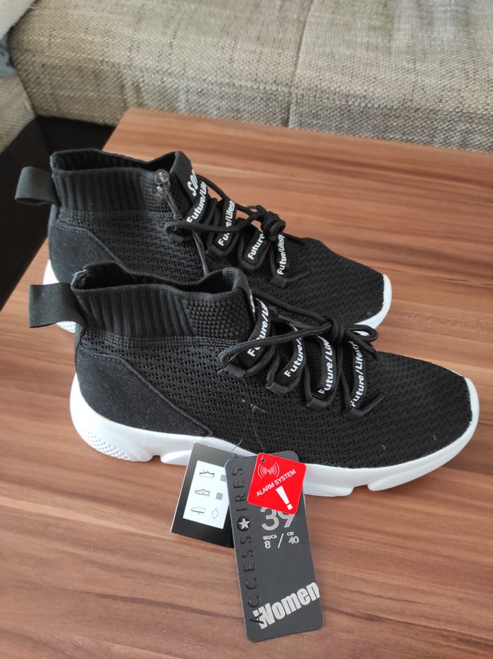 Damen Qualität  Freizeit  Sneaker 39 Groß Schwarz Farbe. in Nürnberg (Mittelfr)