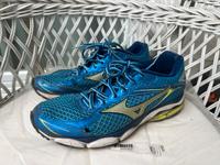 Mizuno Ultima Wave 7 Laufschuhe Running Jogging 42 43 Löcher Berlin - Wilmersdorf Vorschau