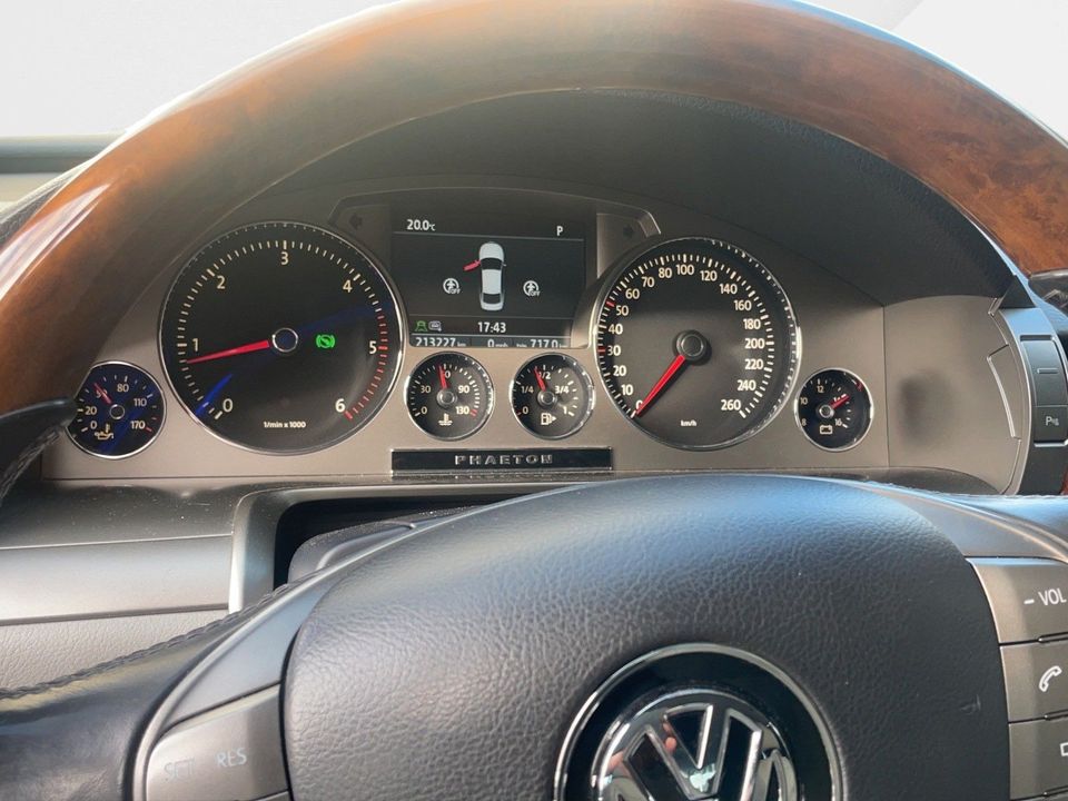 Volkswagen Phaeton 3.0 V6 TDI 4MOTION Tiptronic 5-Sitzer in Mülheim (Ruhr)