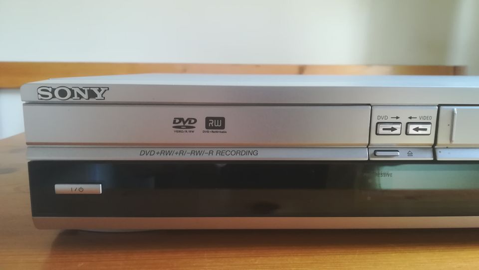 SONY Video Cassette Recorder / DVD Recorder sehr guter Zustand in Groß-Gerau