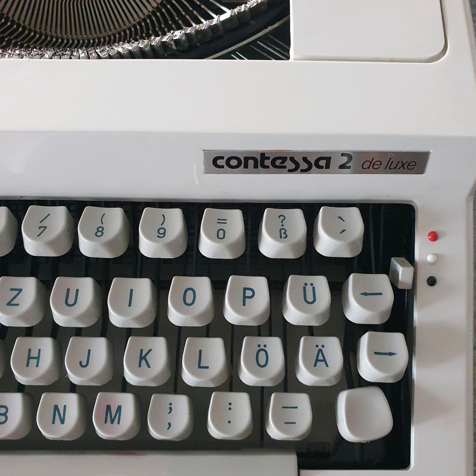 Schreibmaschine Contessa 2 De Luxe in Köln