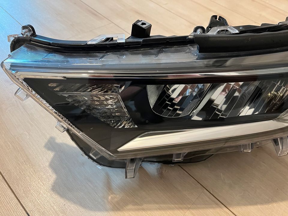 Toyota RAV 4  Full Led Scheinwerfer links original in München