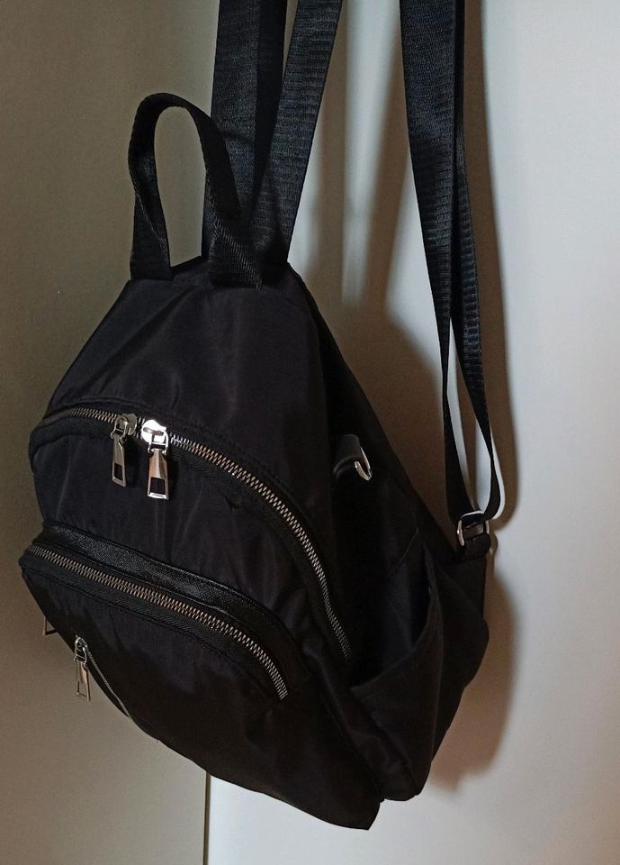 Rucksack in schwarz/ neuw. 16,-€ VB in Emden