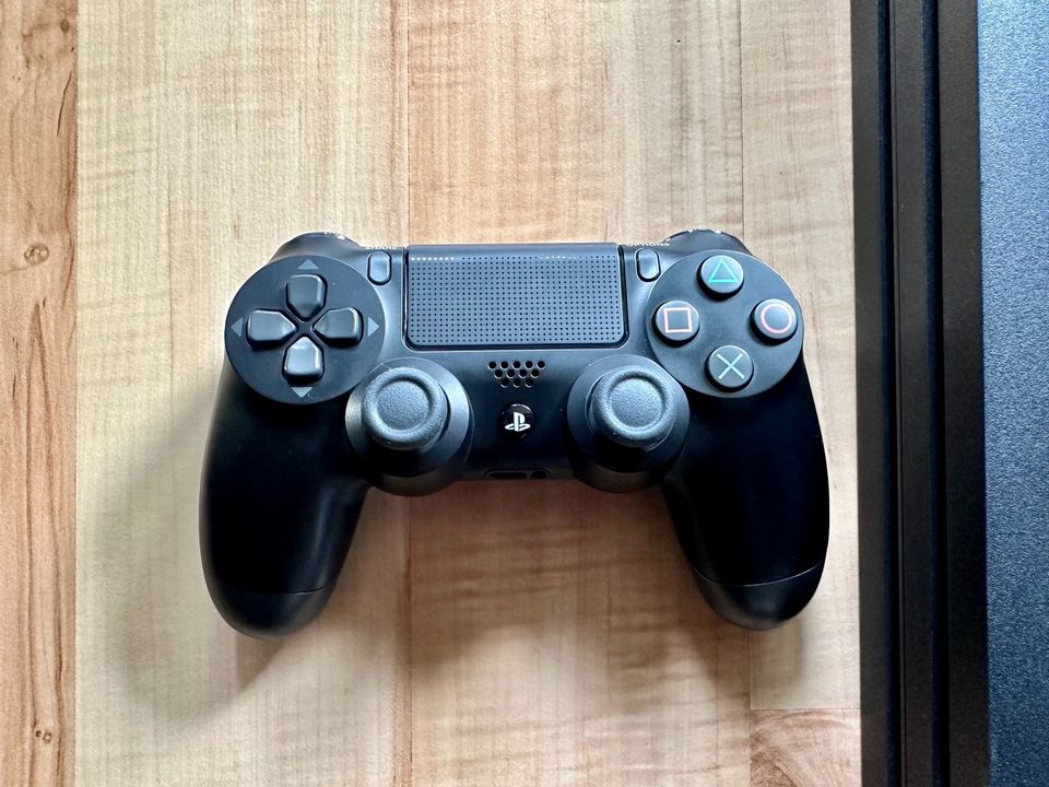 PS4 Pro PlayStation 4 Pro 1TB + OVP + Controller in Bonn