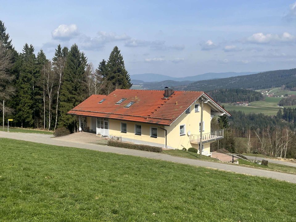 Ein- bis Zweifamilienhaus, 28.000 m² Grund, Traumlage zwischen St. Englmar / Viechtach in Rattenberg