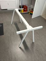 Ikea Tisch mit Fuß und Platze zu verschenken Düsseldorf - Friedrichstadt Vorschau