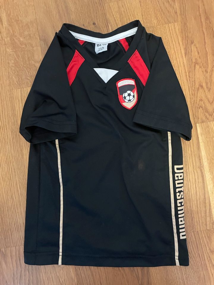 Deutschlandtrikot NR 8 Sportshirt gr 104 in Hannover