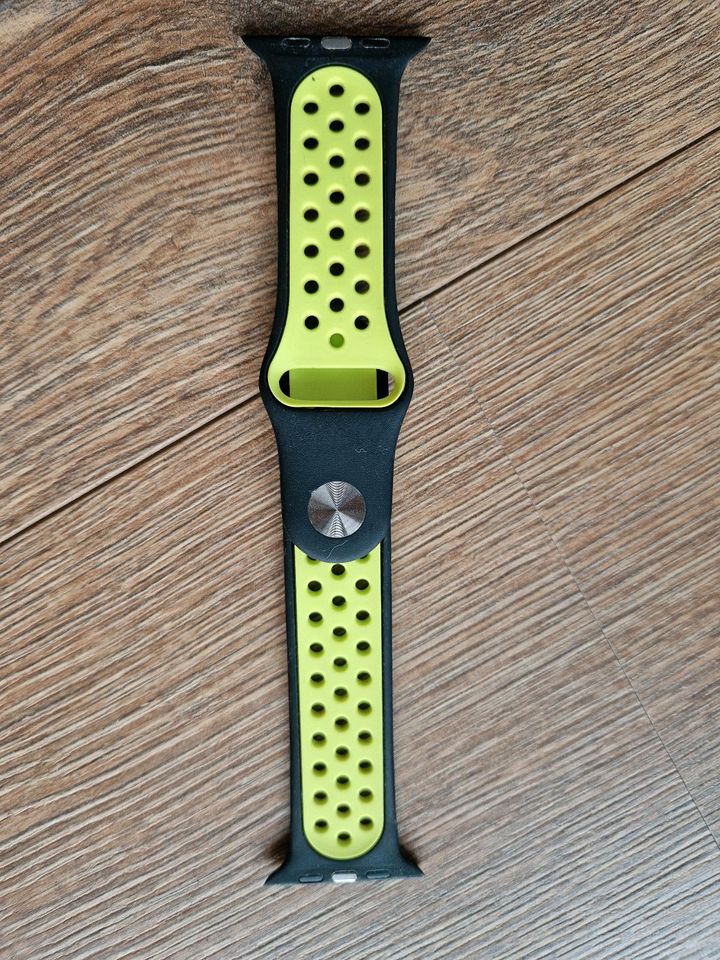 Apple Watch 44mm Armbänder 4 Stück inkl. Tasche in Karben